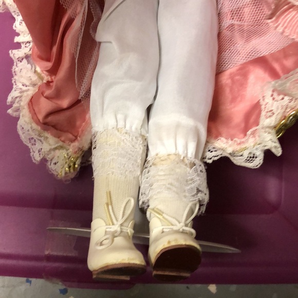 Hannah Doll - Picture 2 of 9